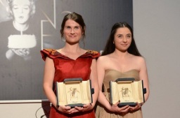  Cristina Flutur y Cosmina Stratan compartieron el premio a mejor actriz
